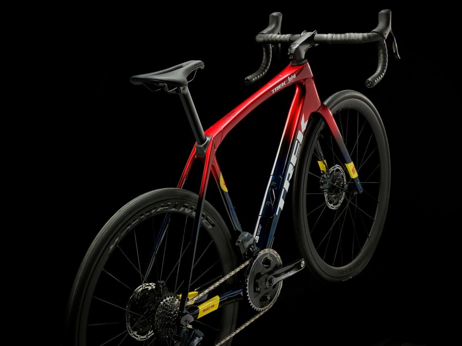 Gravel Trek | Domane Slr 7 Axs Gen 4 Metallic Red Smoke To Red Carbon Smoke