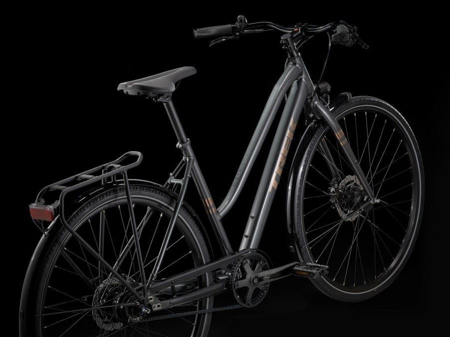 City Trek | District 4 Equipped Stagger Lithium Grey